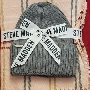 🍁Brand New Steve Madden Knit Cap and Scarf set.